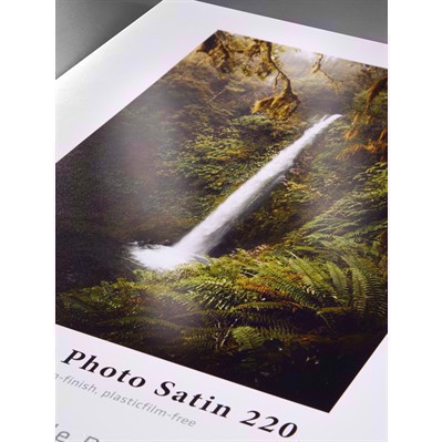 Hahnemühle Sustainable Photo Satin 220 g/m² - 24" x 30 meter - odpovídá normě  Hahnemühle Sustainable Photo Satin 220 g/m² ve velikosti 24" x 30 metrů.